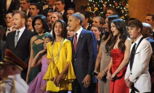 Justin Bieber y Barack Obama cantaron villancicos