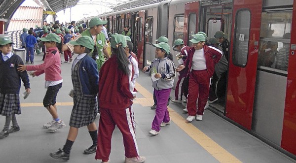 Tren eléctrico empezó sus pruebas con público