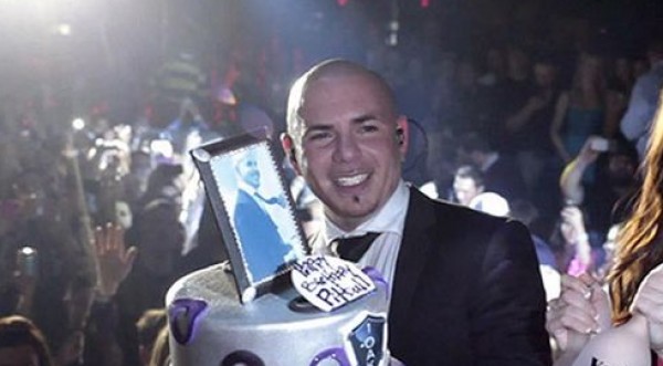 Pitbull festejó su cumpleaños en el escenario