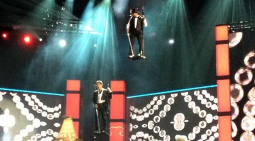 Nacho ‘colgado’ en Premios Lo Nuestro 2012