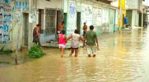 El río Tumbes se desborda