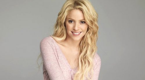 Shakira sorprende con desaliñada apariencia al recoger a Milan – FOTOS