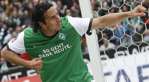 Claudio Pizarro podría despedirse del Werder Bremen