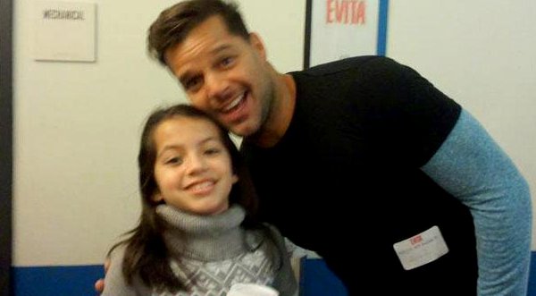 Ricky Martin participa junto a niña peruana en ‘Evita’