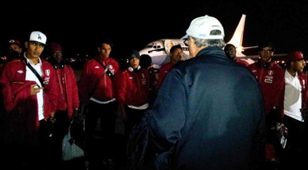 Selección peruana ya está en Lima tras derrota ante Uruguay