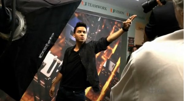 Prince Royce se unirá al estilo de los superhéroes en Premios Juventud