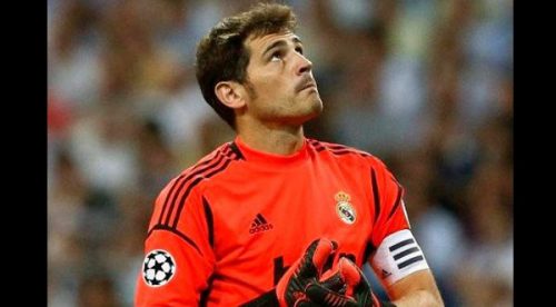 Iker Casillas sorprende a un niño regalandole sus guantes – VIDEO