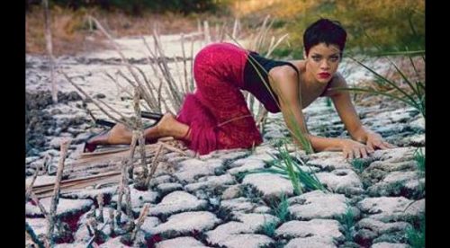 ¡Lo volvió a hacer! Rihanna posa en sensual topless – FOTOS