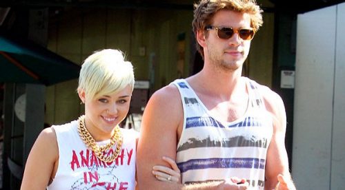 Novio de Miley Cyrus le pide que cierre su cuenta en Twitter