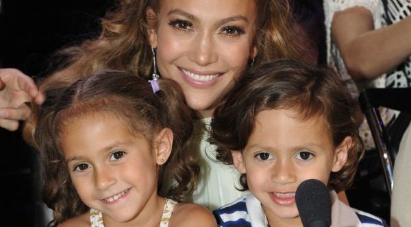 Jennifer Lopez quiere que sus hijos sean los coristas de sus temas