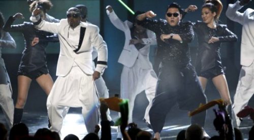 Video: PSY y MC Hammer se mueven al ritmo del Gangnam Style en los AMA 2012