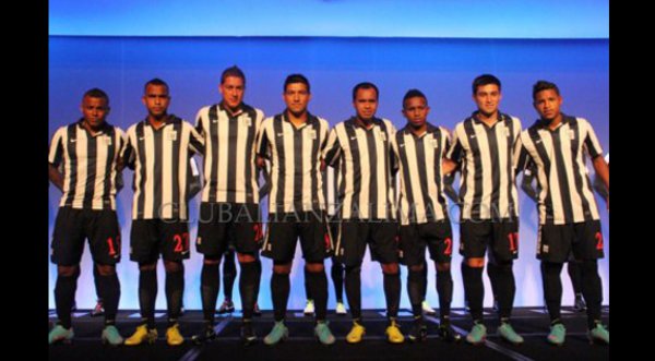 Video y foto: Alianza Lima presentó su nueva camiseta