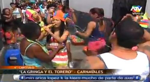 Video: Los participantes de Combate se vacilan jugando carnavales