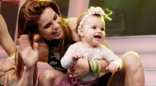 Video: Lisset presenta a su bella hija en Combate