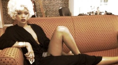 Fotos: Rihanna al sexy estilo de Marilyn Monroe