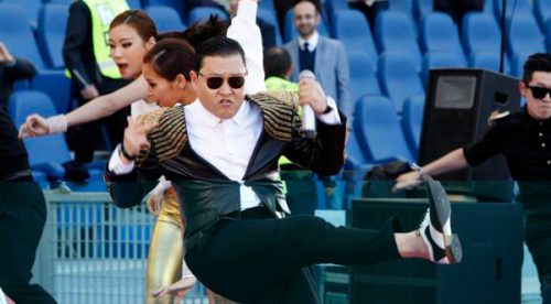 Video:  Abuchean a PSY y su Gangnam Style en Italia