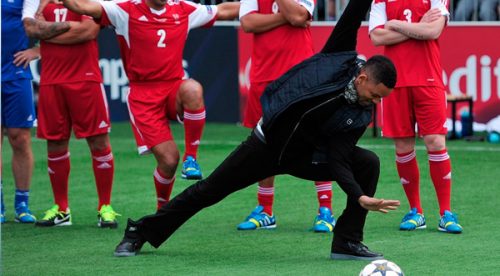 Video: Will y Jaden Smith en el peor penal de la historia del fútbol