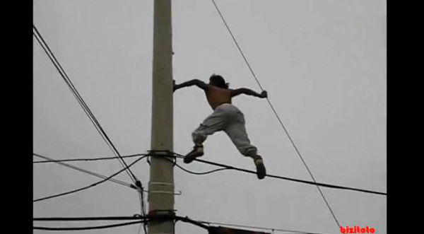 Video: ¡Increíble! Dominicano hace baile sensual sobre cable de luz