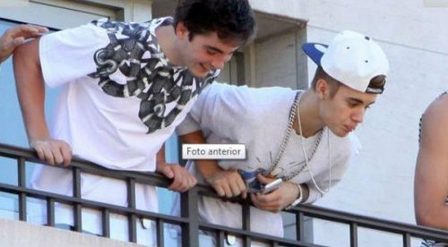 JUSTIN BIEBER ¿LE ESCUPE A FAN?