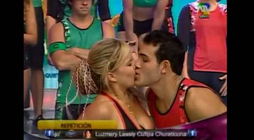 Video: Mario Irivarren besó a Alejandra Baigorria ¿De casualidad?