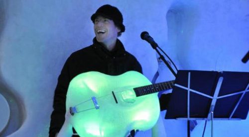 ¡Sorprendente! Orquesta hace música con instrumentos de hielo