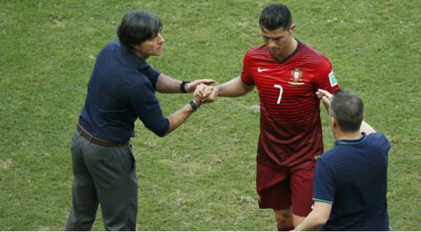 Cheka el desagradable saludo que le hizo Joachim Low a Ronaldo – VIDEO