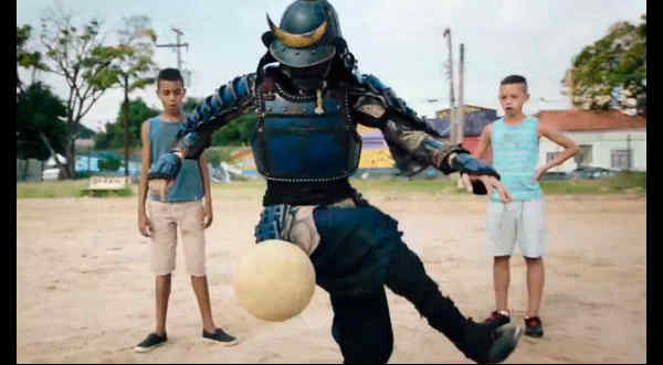 Cheka al samurai que la rompe con el balón en Brasil – VIDEO