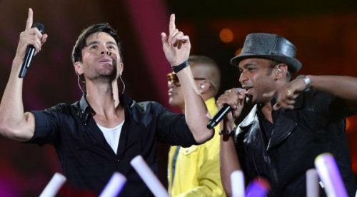 Enrique Iglesias y su espectacular presentación en Los Premios Juventud – VIDEO