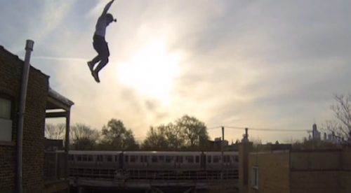 Viral: Mira el impresionante salto de 20 metros que realizó un hombre  – VIDEO