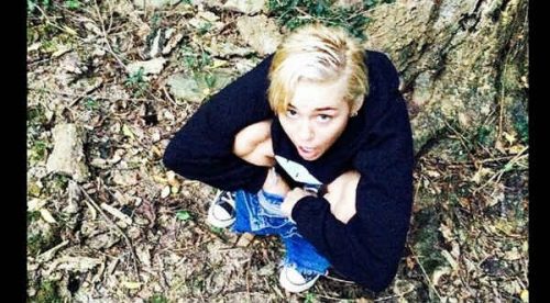 Miley Cyrus y sus amigos en una alocada noche de campamento- FOTOS