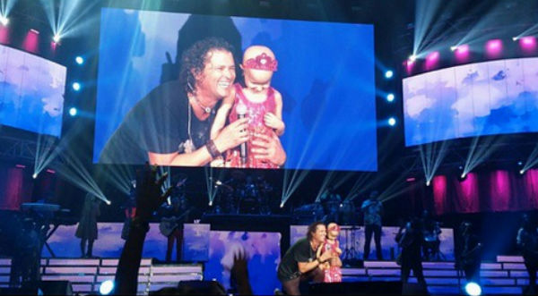 Carlos Vives invitó a niña con leucemia a cantar ‘Volví a Nacer’- VIDEO