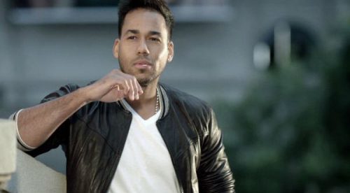 Romeo Santos coquetea con sus fans en concierto- FOTOS