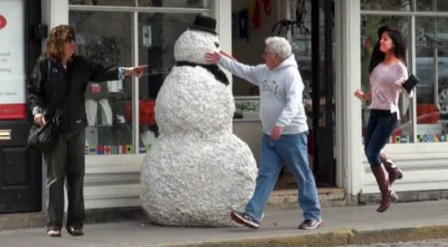 Checa la broma del ‘muñeco de nieve’ que aterroriza a todos – VIDEO