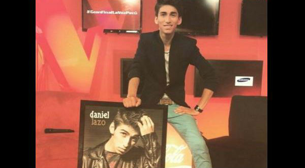 Daniel Lazo recibió «Disco de oro» de Universal Music