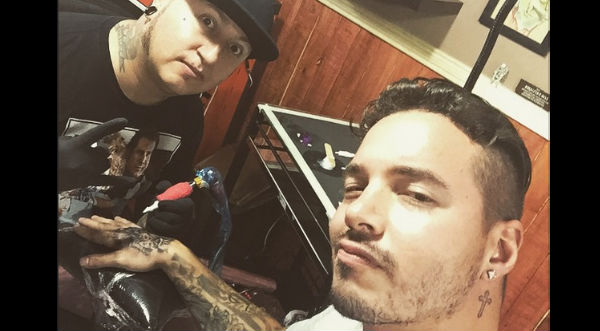 Checa la foto del nuevo tatuaje de J Balvin