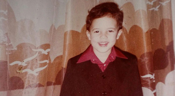 Descubre quién es el tierno niño que ahora es un reconocido cantante – FOTOS