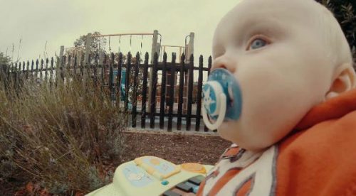¡Muy tierno! ¿Cómo ve el mundo un bebé?  – VIDEO