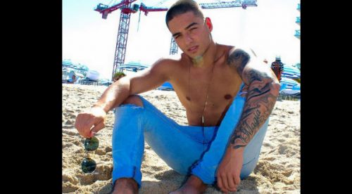 ¡Talento de sobra! Maluma sorprende con ‘free style’ en la playa – VIDEO