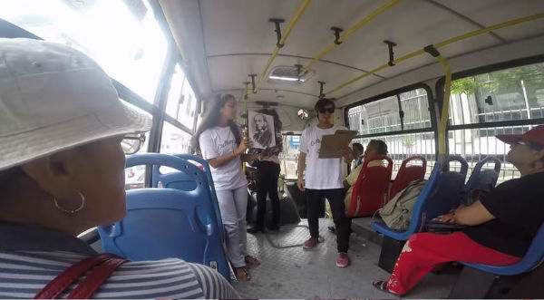 ¿Aprender mientras viajas en bus? Mira esta increíble iniciativa – VIDEO