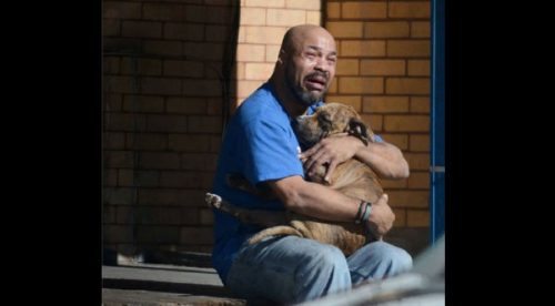 ¡Conmovedor! Conoce la historia de esta foto que se ha vuelto viral