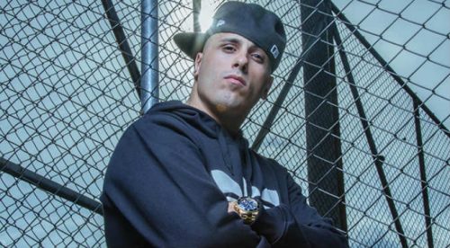 Nicky Jam comparte fotografía mostrando sus abdominales