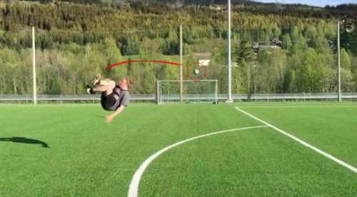 ¡’Súper Campeones’ en la vida real! Mira el golazo que hizo este hombre – VIDEO