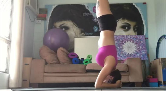 Ella se estaba grabando mientras hacía yoga hasta que… – VIDEO