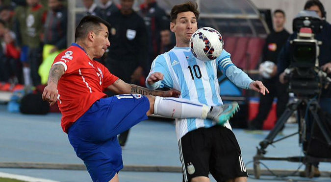 ¿Futbolista o karateka? Esta es la patada que le metió Medel a Messi – VIDEO