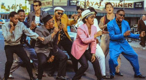 Esta versión de ‘Uptown Funk’ cantada por 280 películas es INCREÍBLE – VIDEO