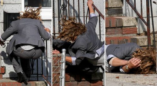 Impresionante caída por las escaleras de Jennifer López – VIDEO
