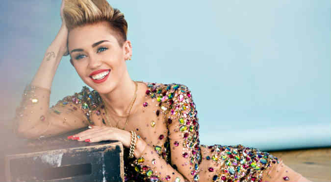 Mira los espectaculares trajes que usó Miley Cyrus en el Video Music Awards de MTV – FOTOS