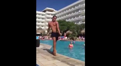 ¡Qué buen ritmo! Bailó una canción de Beyoncé en piscina y se volvió viral – VIDEO