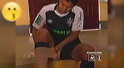 ¡No te lo puedo creer! Futbolistas tuvieron que jugar con panties