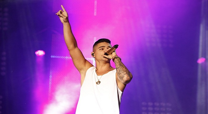 ¡Asu! La calentura se apoderó de Maluma en concierto – VIDEO